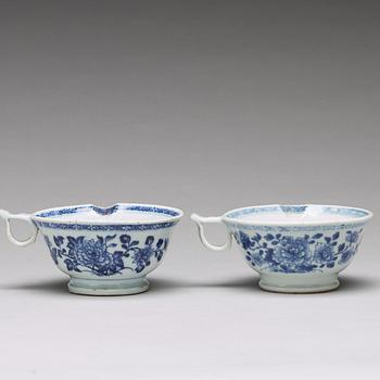 A pair of blue and white sauce boats, Qing dynasty, Qianlong (1736-95).