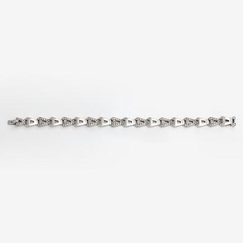 Asprey, An 18K white gold bracelet with diamonds ca. 2.00 ct in total.