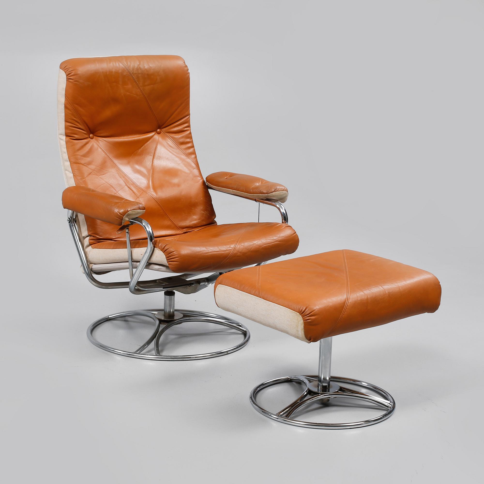 FÅTÖLJER, ett par, samt FOTPALL, 1900-talets andra hälft.