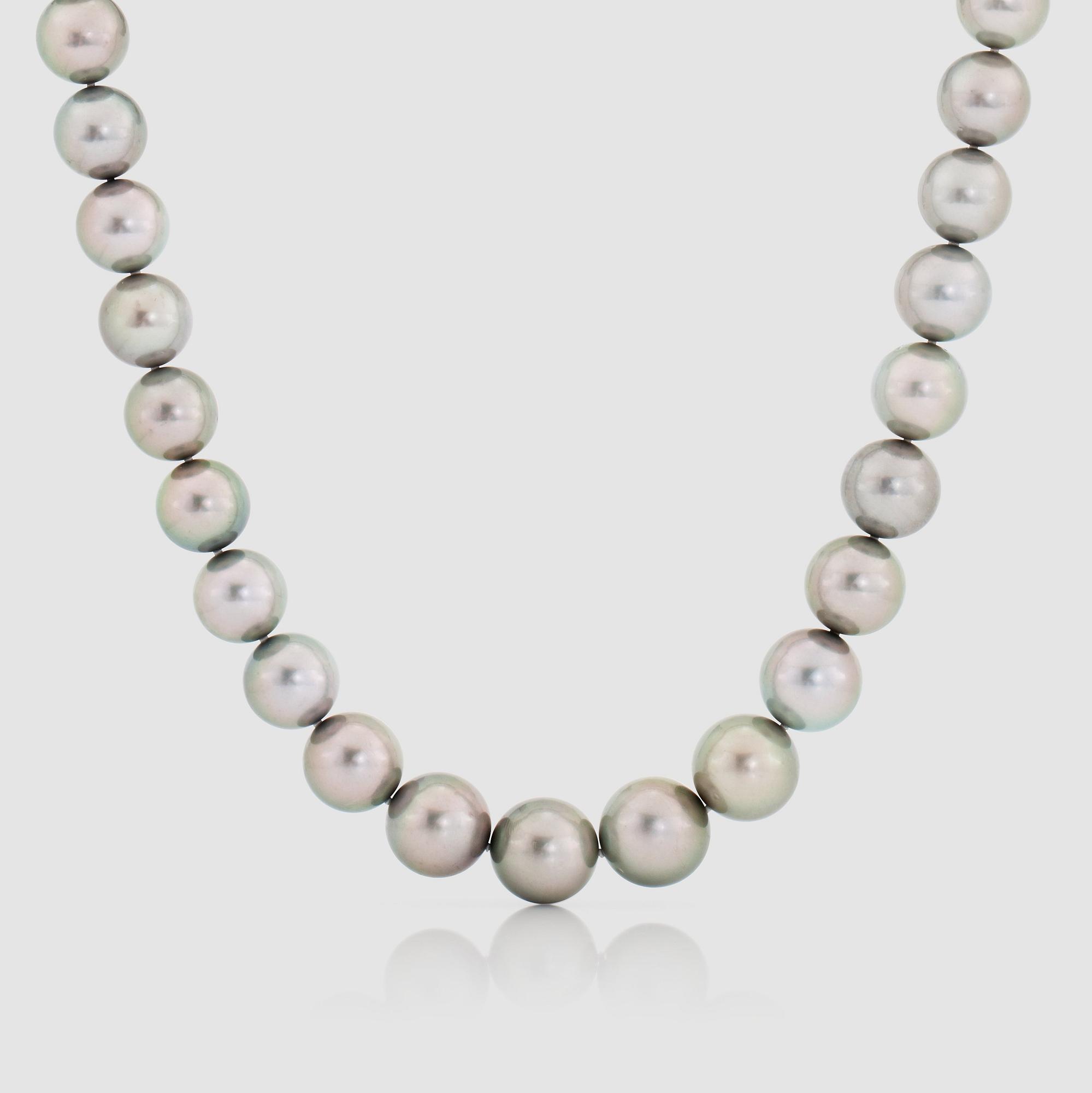 COLLIER med odlade Tahitipärlor, 12-14.7 mm med diamantlås.