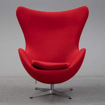 ARNE JACOBSEN, 'Egg' easy chair for Fritz Hansen 2001.