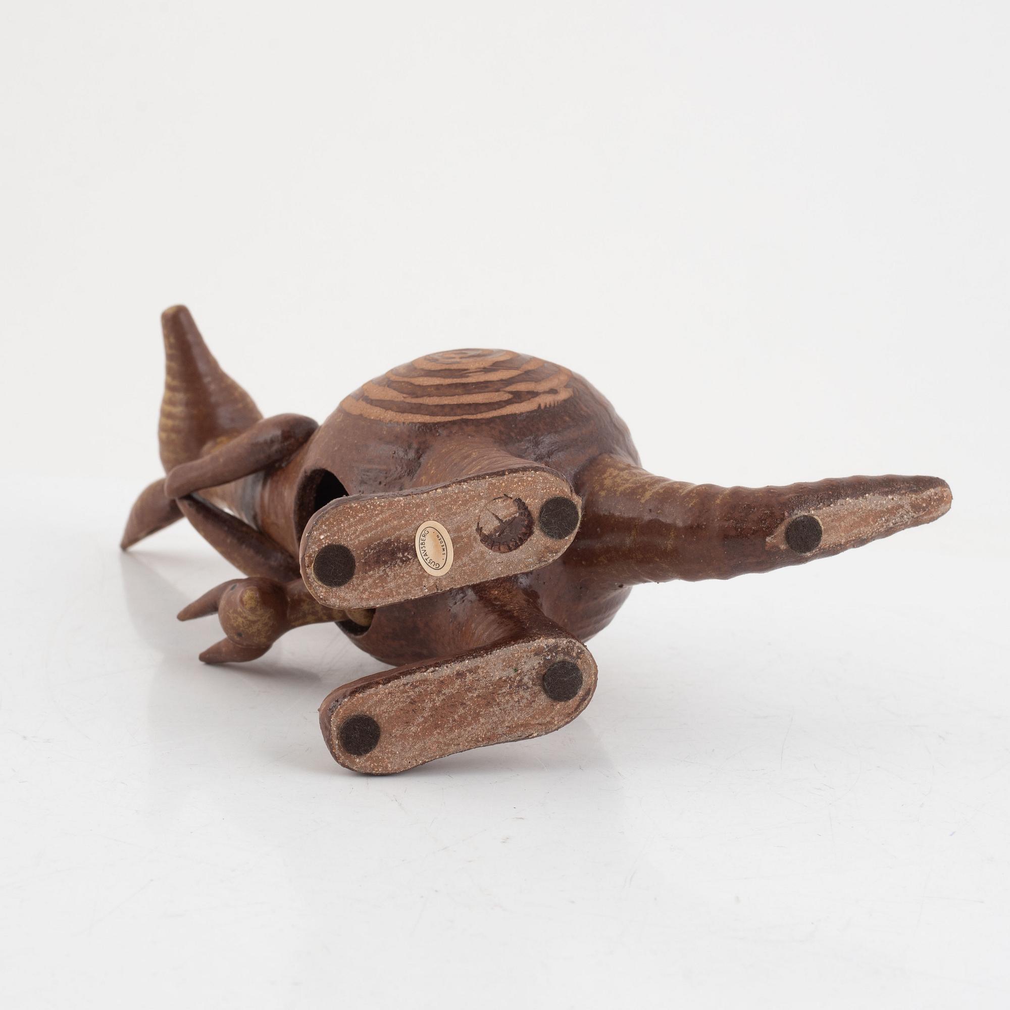 Lisa Larson, figurin i två delar, Gustavsberg. "Känguru", i produktion 1966-1979.