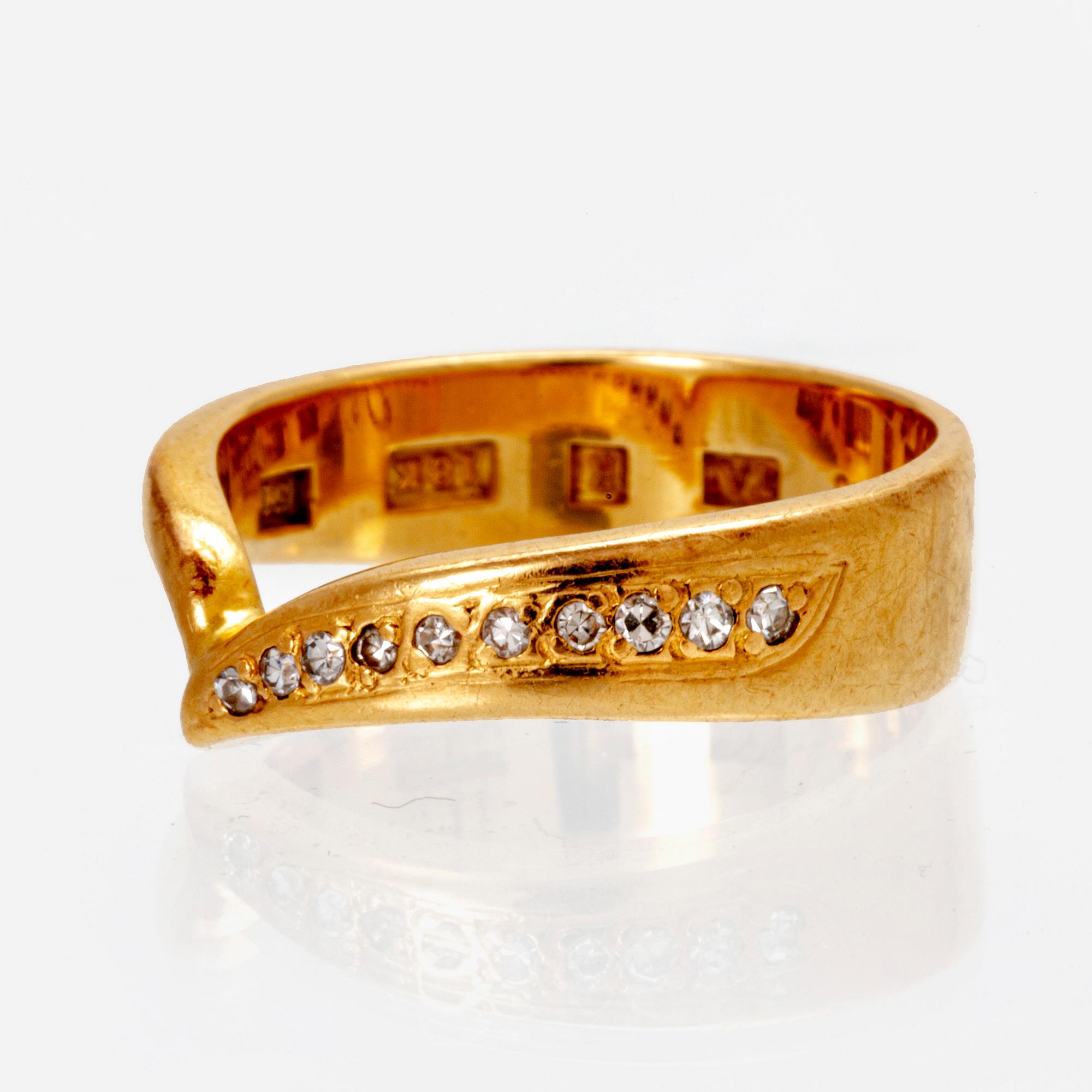 An 18K gold ring with octagonal cut diamonds.