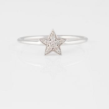 RING, 18K vitguld med briljantslipade diamanter ca 0.06 ct. Vikt 1,4 gram.