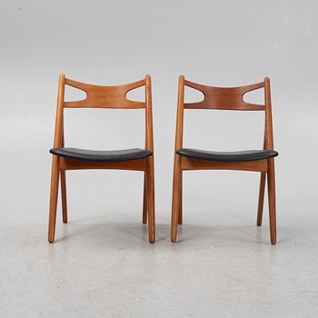 Hans J Wegner, stolar, 2 st, CH 29 "Savbukkestolen", Carl Hansen & söner, 1900-talets mitt.