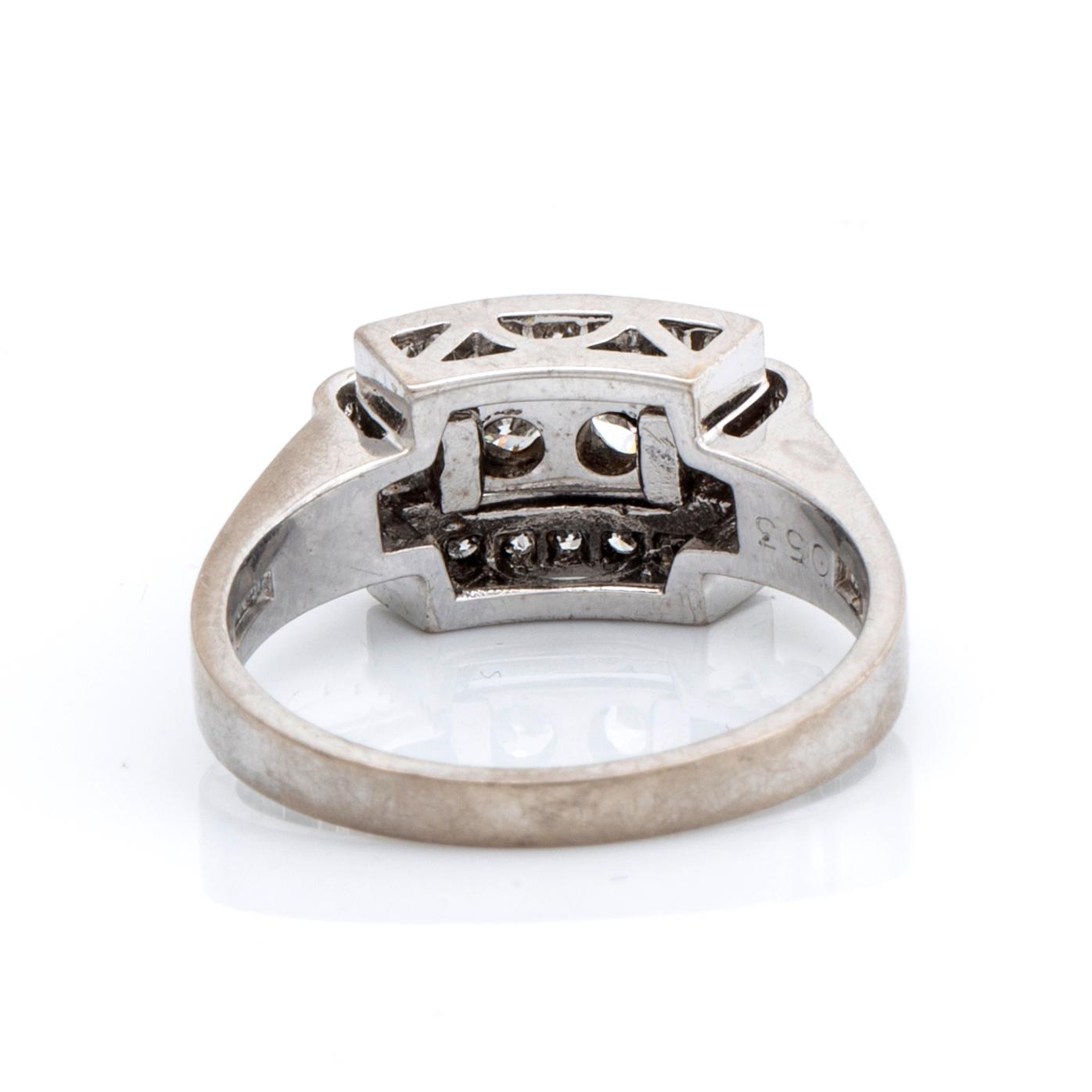 DIAMOND RING 18K whitegold brilliant and single-cut diamonds 0,53 ct in total inscribed.