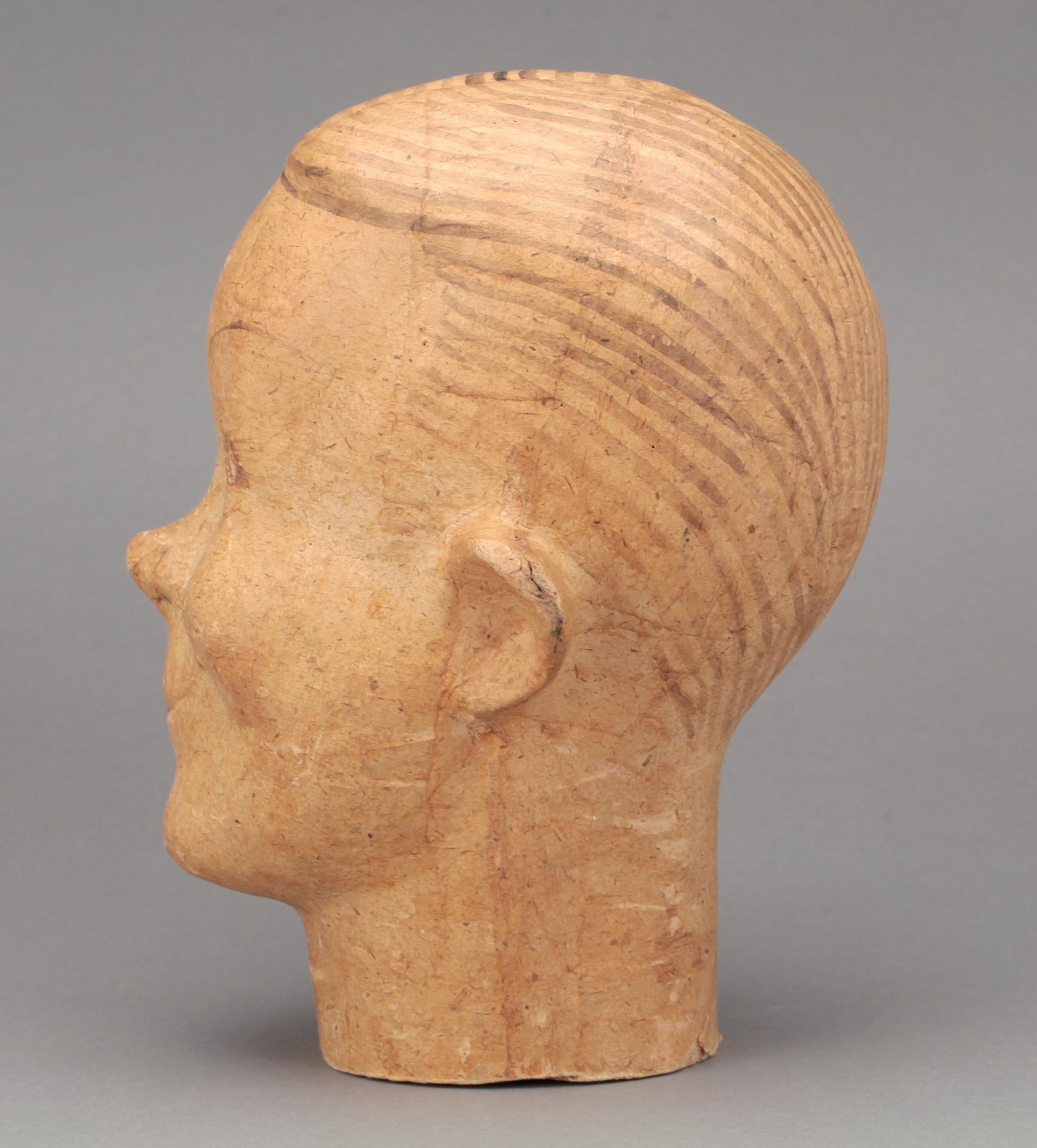 FIGUR, sannolikt huvud från skyltdocka, 1900-talets första hälft.
