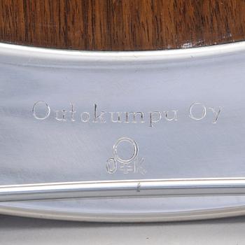 TARJOTIN, hopeaa ja puuta, Tapio Wirkkala, Kultakeskus, Hämeenlinna, 1965.