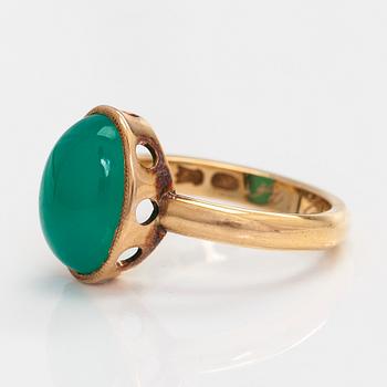 Ring, cabochon cut chrysoprase, 18K gold.