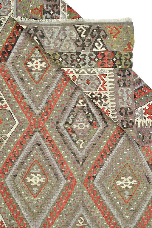 A carpet, Turkish kilim, ca 275 x 150 cm.