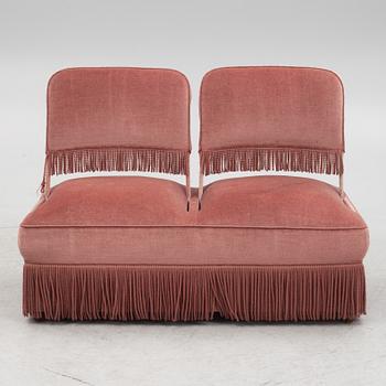 Soffa, s.k. fästmanssoffa / love seat, 1920-tal.