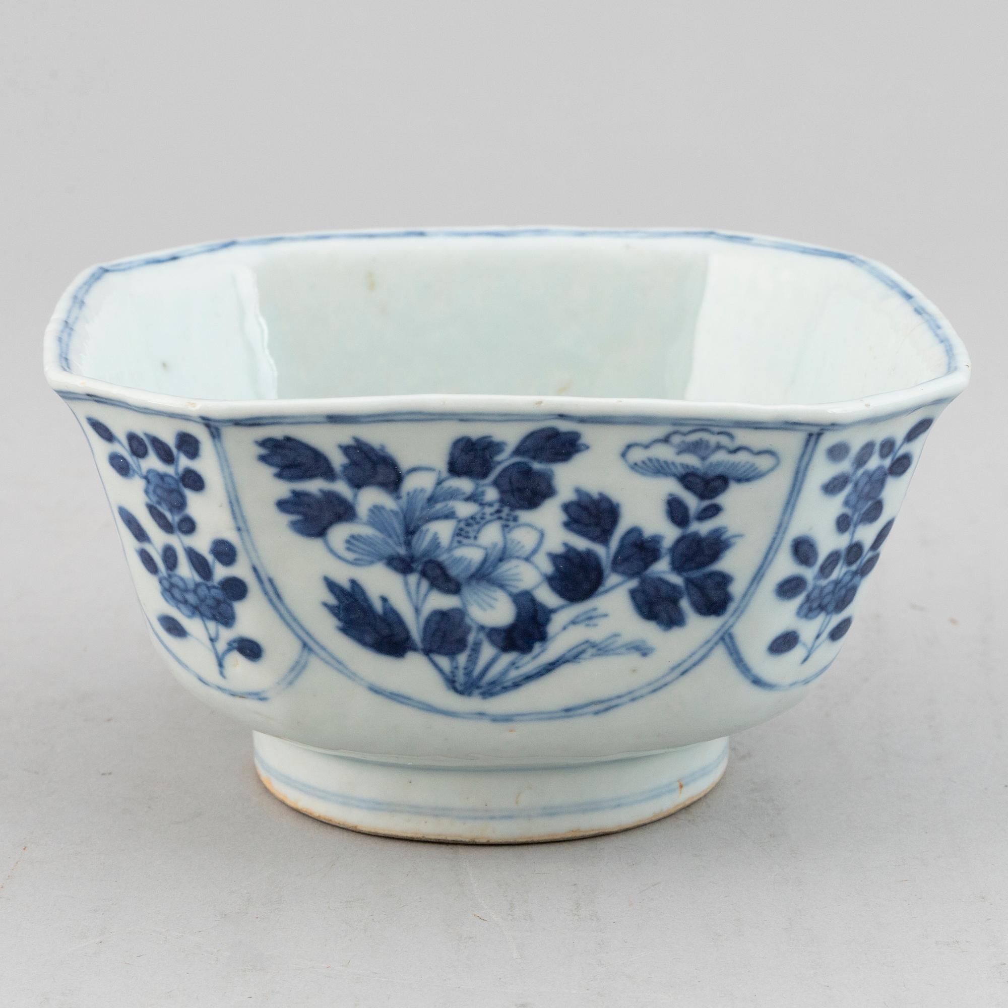 A blue and white bowl, Qing dynasty, 18th century.