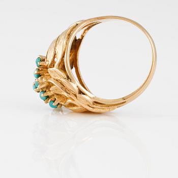 RING, 18K guld samt 11 små turkoser. Vikt 5,2 gram.
