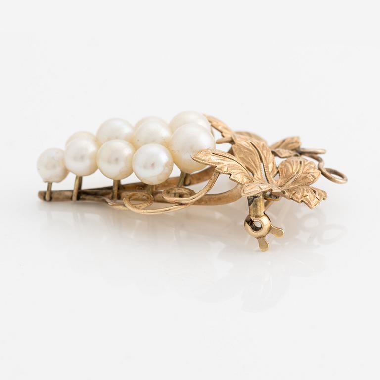 Brooch, gold with pearls in the shape of a grape cluster.