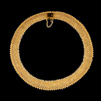 A NECKLACE, A BRACELET and A PAIR OF EARRINGS, 18K gold.