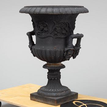 A Swedish cast iron garden urn, Hofors bruk, ca 1900. Diamet.