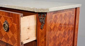 BYRÅ, gustaviansk stil, omkring 1900-talets mitt.