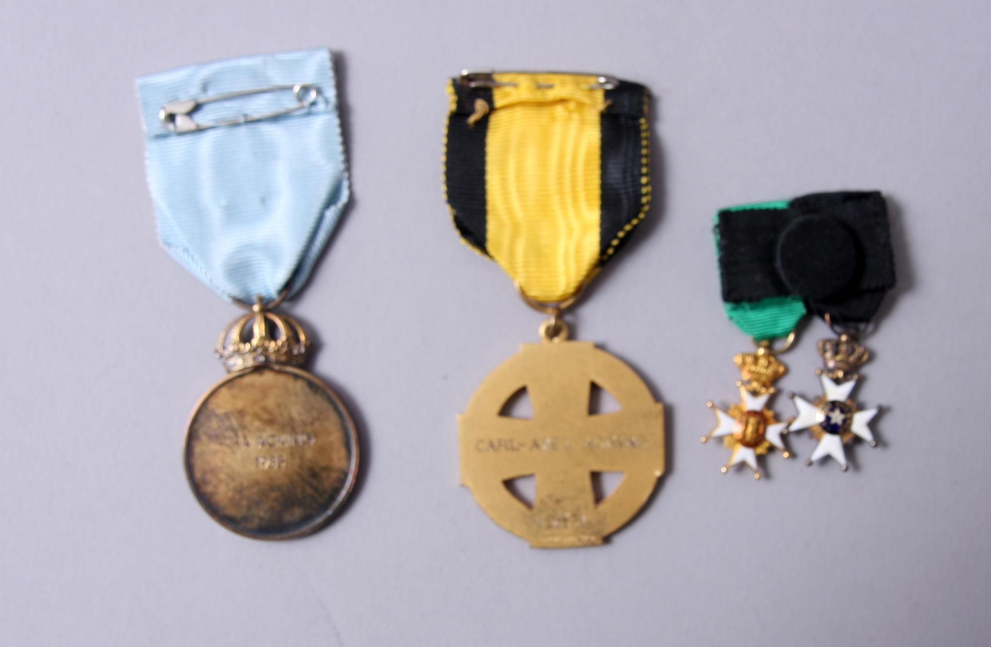 MEDALJER, silver, MINIATYRTECKEN, bl a Vasaorden samt PINS, bl a H55, ca 30 delar.