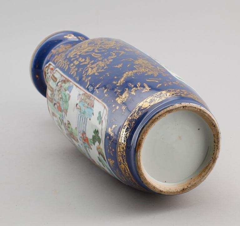 VAS,  porslin. Sen Qingdynasti (1644-1912).