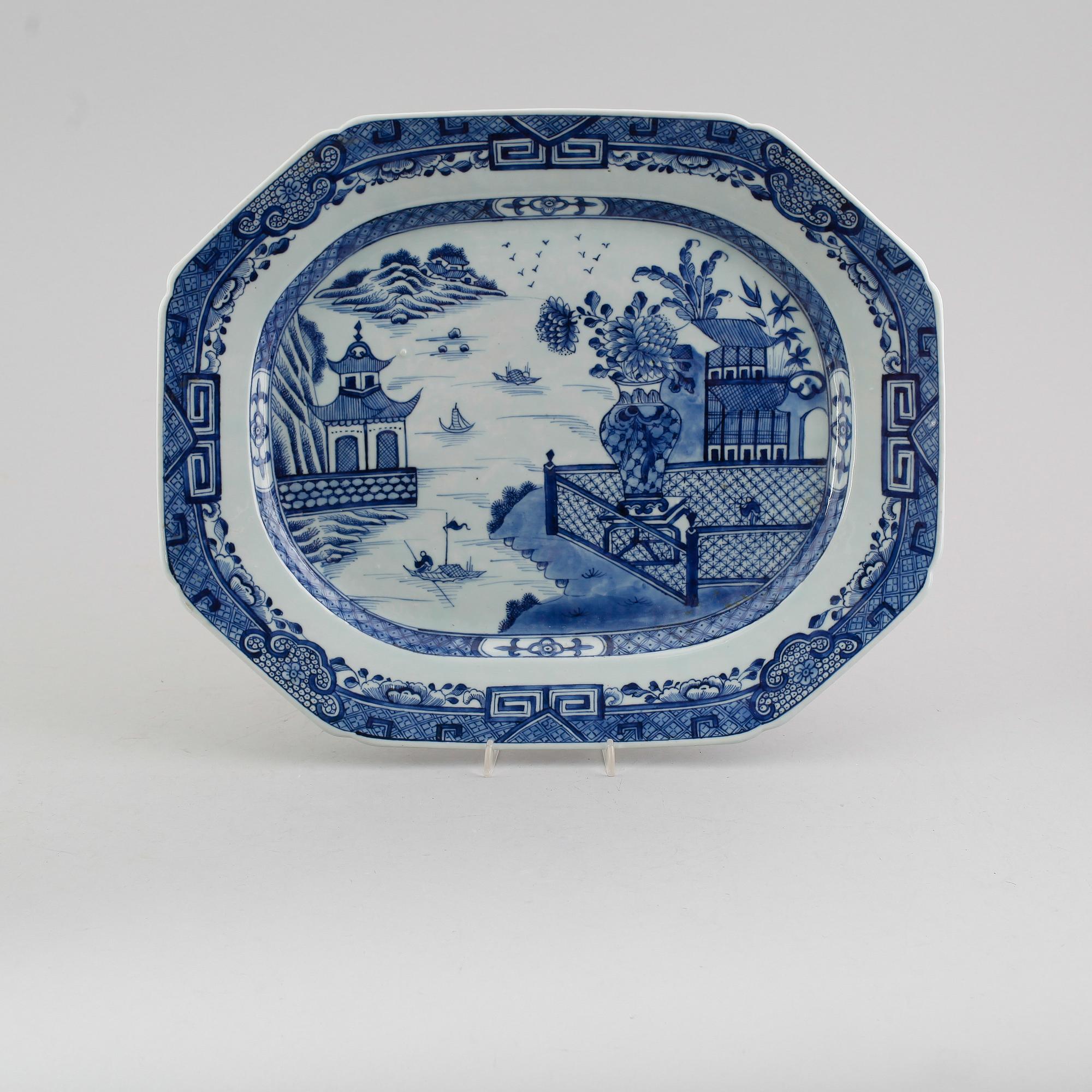 STEKFAT, porslin, Kina, Qianlong 1736-1795.
