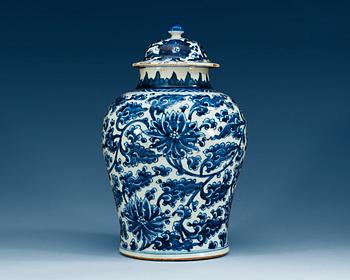 A blue and white jar with cover, Qing dynasty, Kangxi (1662-1722).