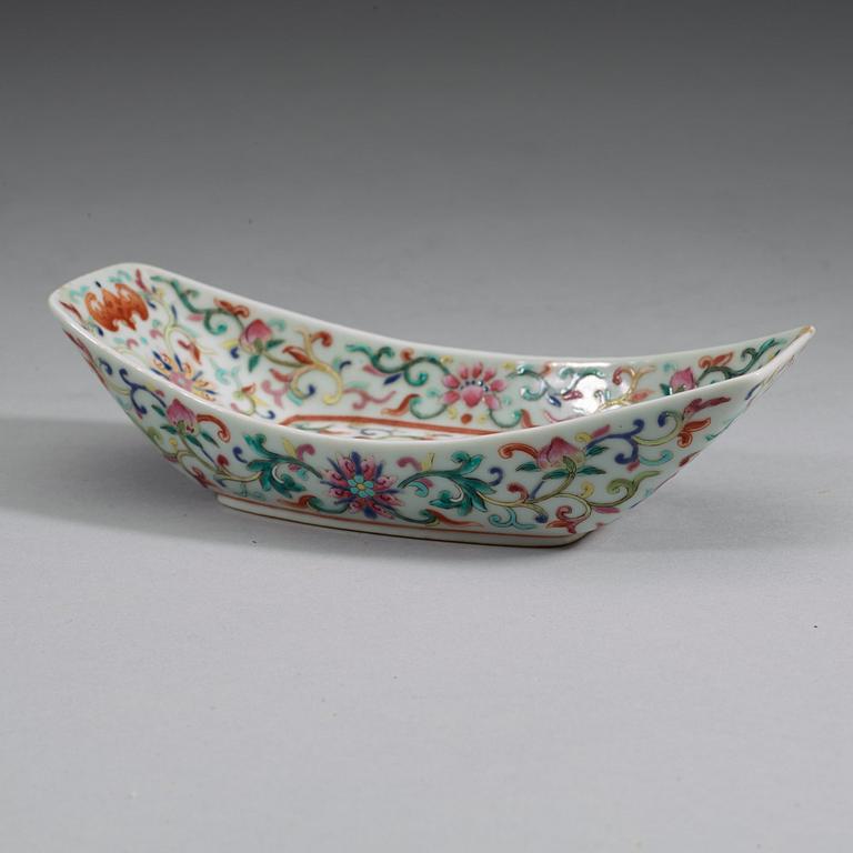 TEBÅT, porslin. Qingdynastin, Jiaqing mark and period (1796-1820).