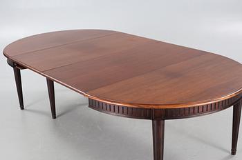 A late 20th century dining table.