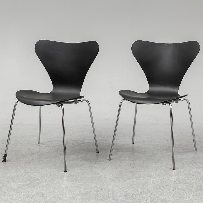 ARNE JACOBSEN, six 'Series 7' chairs from Fritz Hansen, Denmark.
