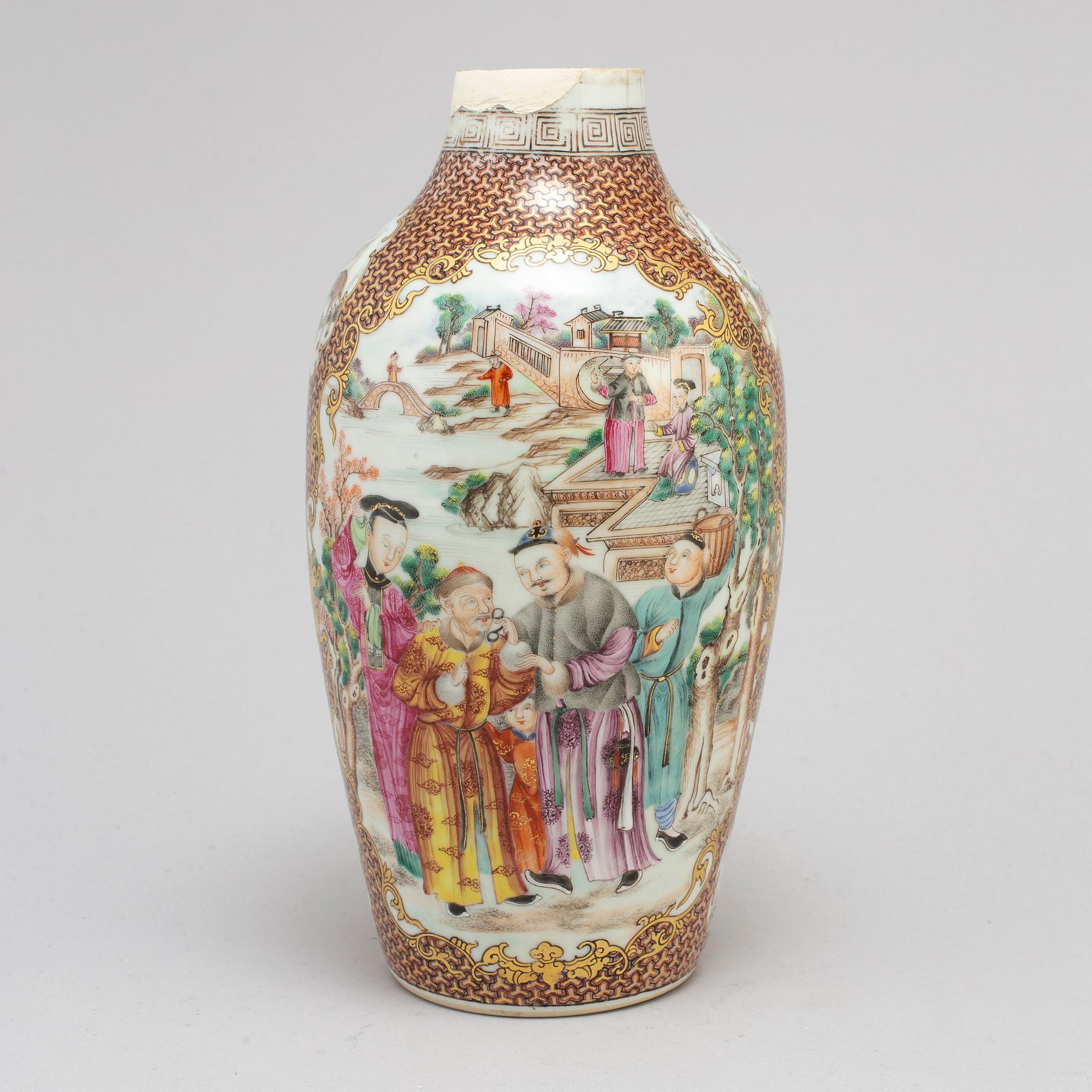 A famille rose mandarin vase, Qing dynasty, Qianlong (1736-95).