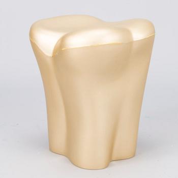 RAHI, "The Tooth Stool", design Philippe Starck, muovia.