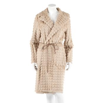 347. BROR AXEL PETERSEN, a beige rabbitfur coat. Size M.