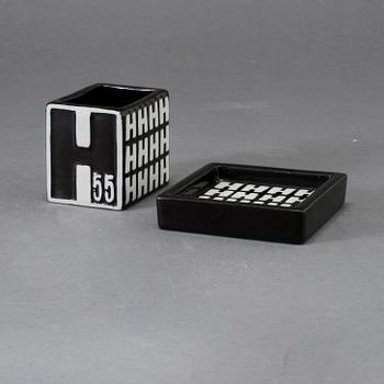 ASKFAT samt CIGARETTSTÄLL, stengods, "Domino", Stig Lindberg, Gustavsberg, 1955.