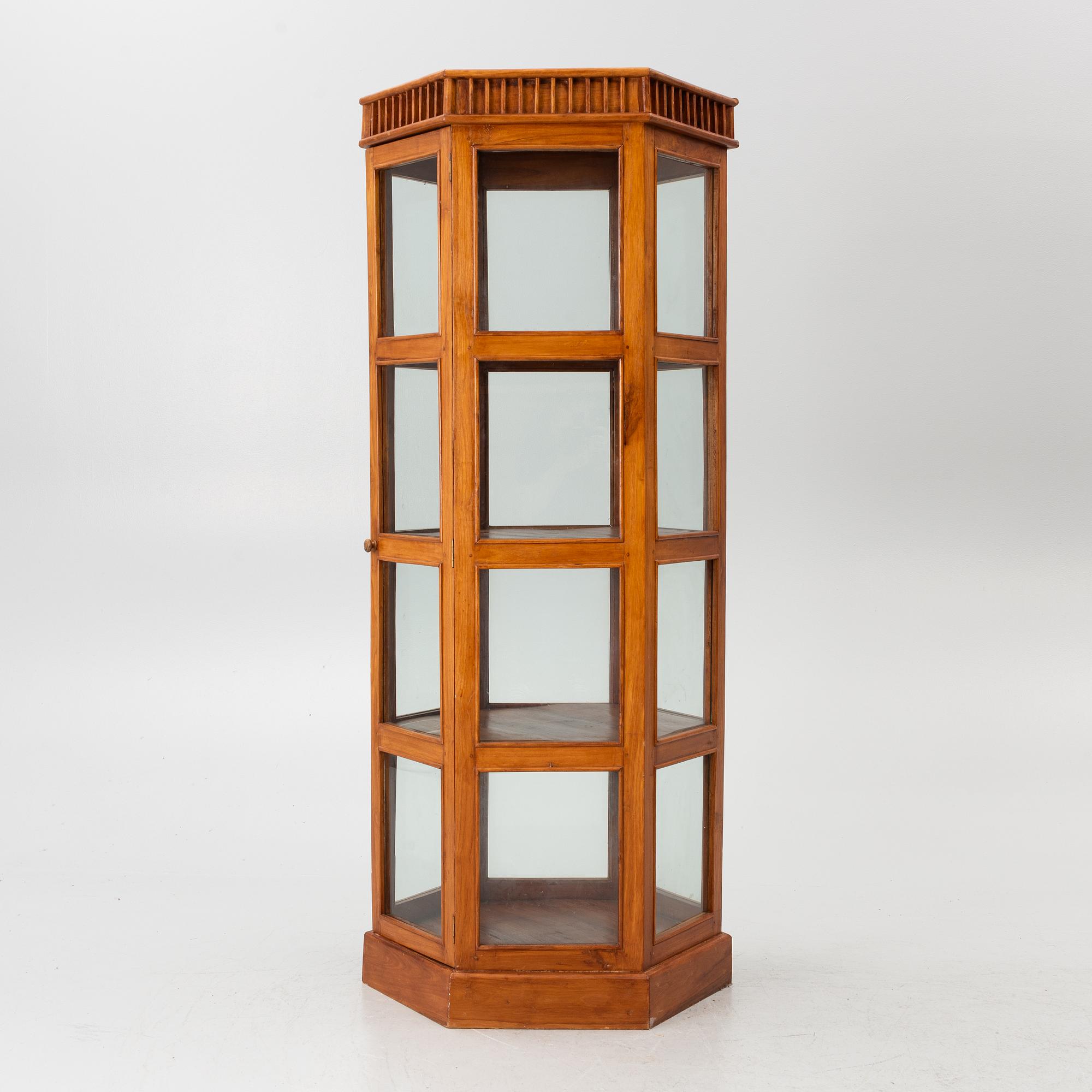Display cabinet, 20th century.