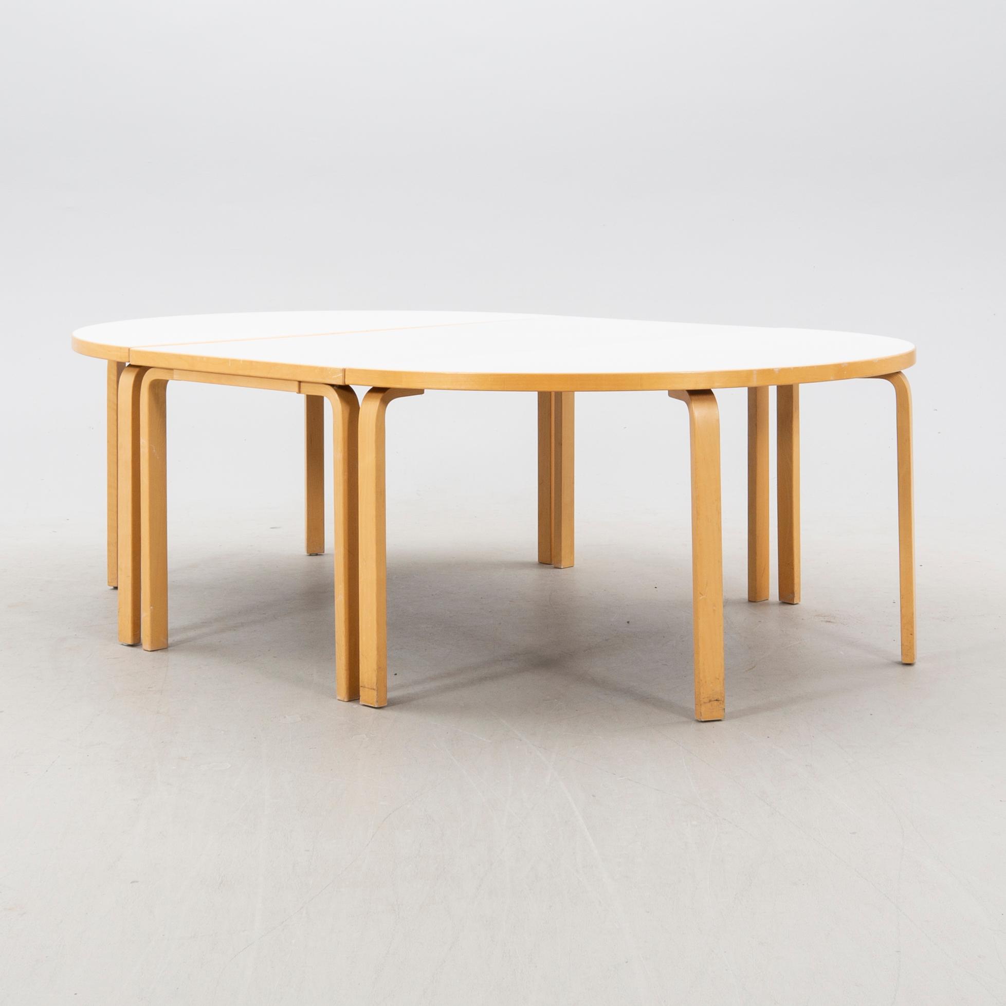 Alvar Aalto, bord modellnr 81a samt 95 Finland 2000-tal.