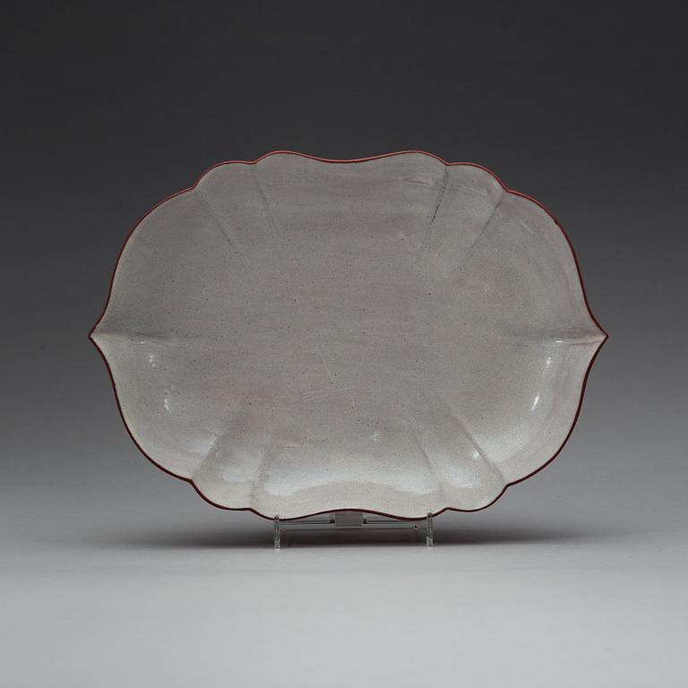 An yixing tazza with ge glaze, late Qing dynasty (1644-1912).