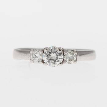RING, vitguld 14K, 3 diamanter, 0,32ct + 2x0,11 ct, tillsammans 0,54 ct, totalvikt 3,2 g.