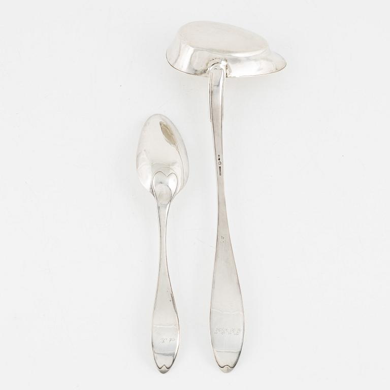 Soppslev samt ragusked, silver, Norrköping 1800-talets första hälft.