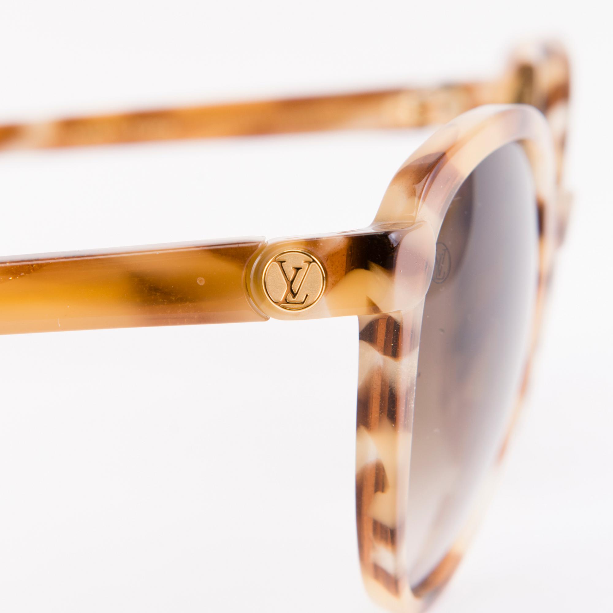 Louis Vuitton Ava Honey Tortoise Sunglasses Louis Vuitton Ava Sunglasses Z0807W Honey Tortoise  main image 3