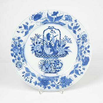 A blue and white Kangxi style Chinese porcelain plate, Qing Dynasty, 19th Century.