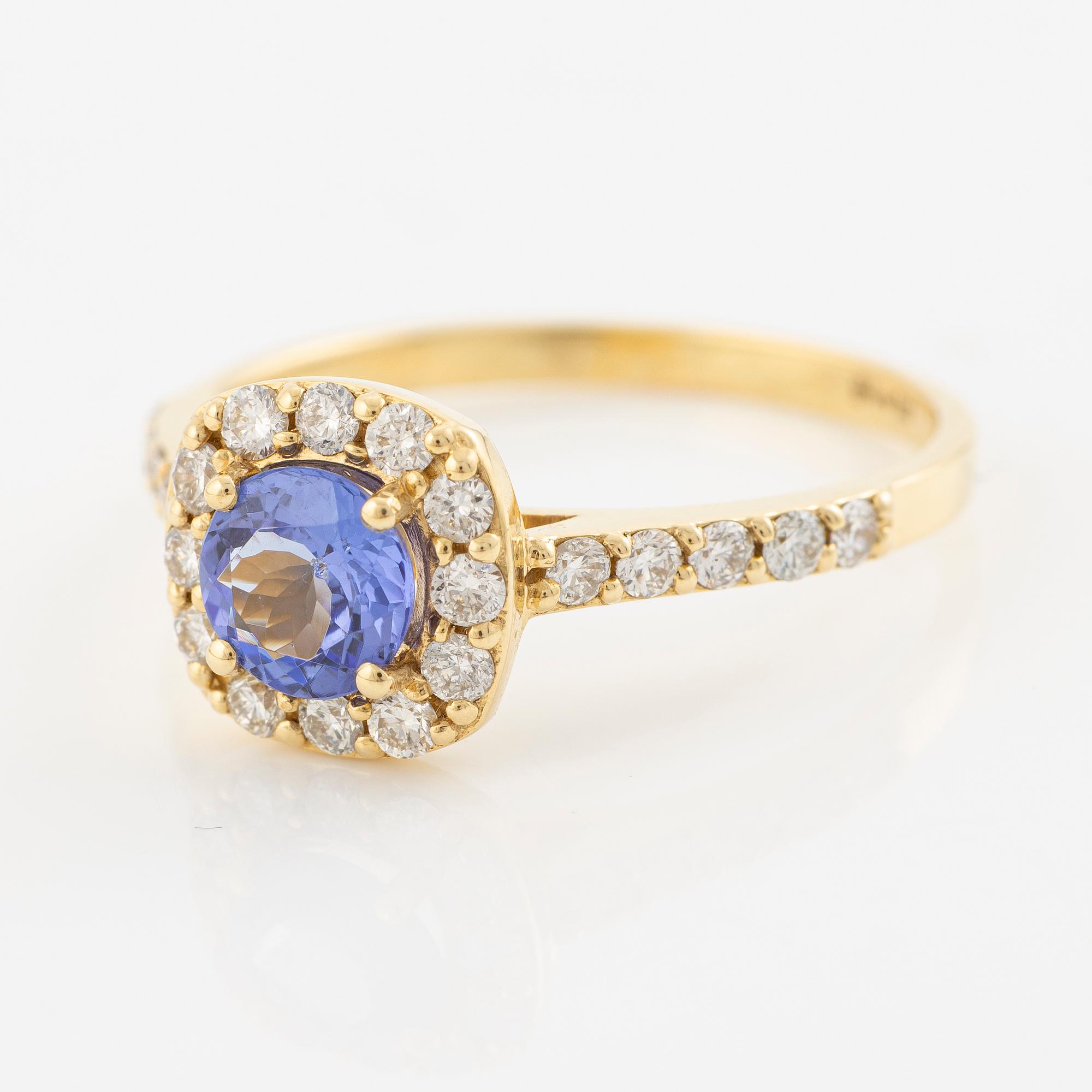 Ring in 18K gold with tanzanite and brilliant-cut diamonds.