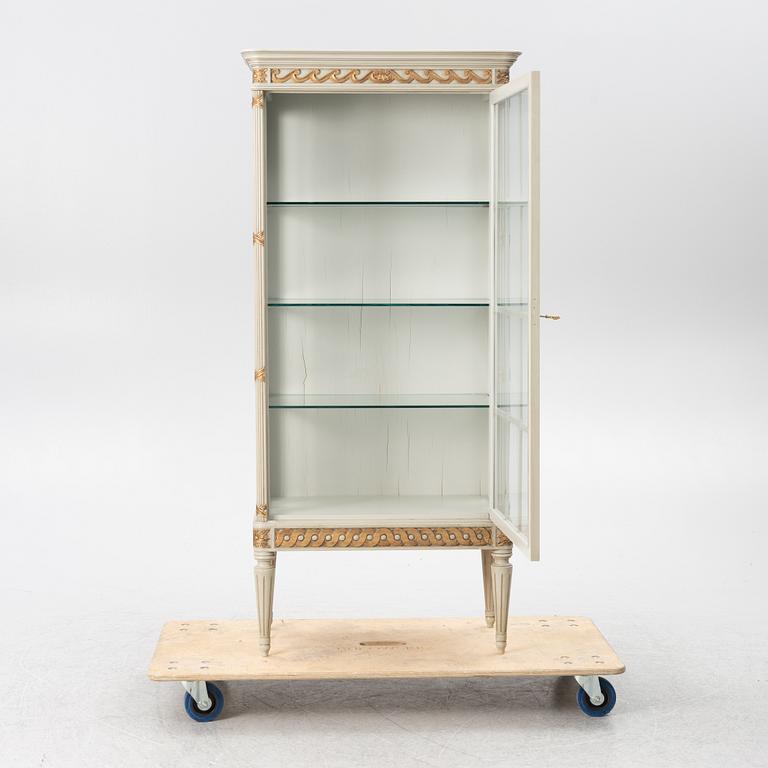 Vitrinskåp, sengustaviansk stil, 1900-tal.
