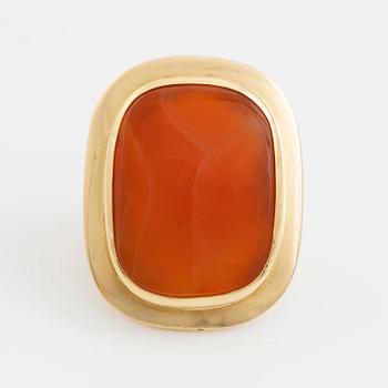 An 18K gold and carnelian ring.