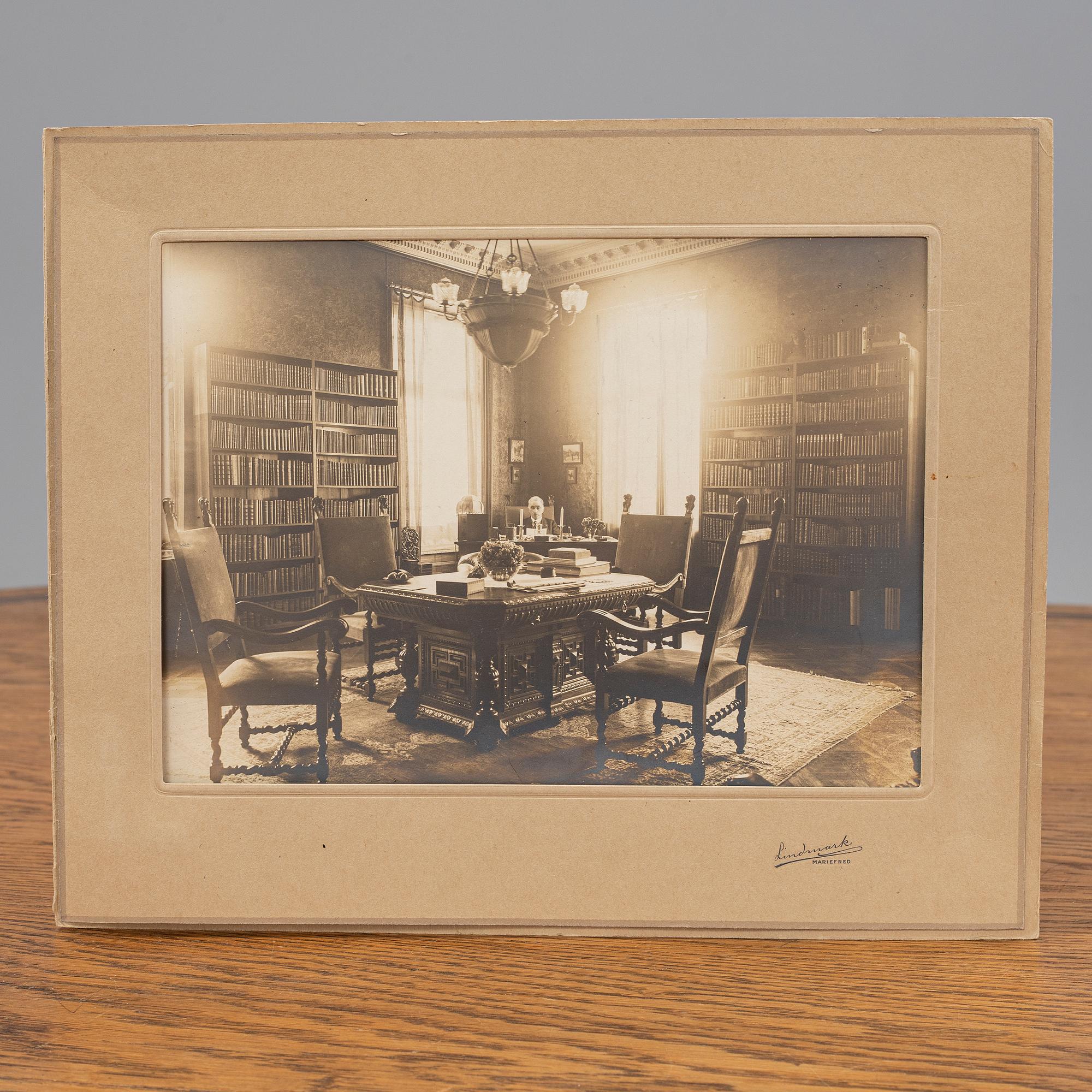 An oak library table, 1890's.