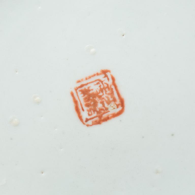 BOJAN MED LOCK, porslin. Kina, sekelskiftet 1900.