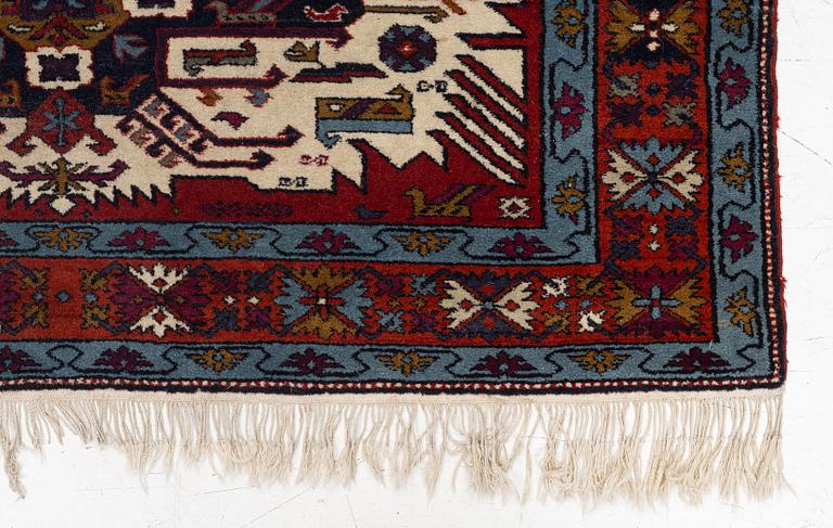 Carpet, northwest Persian, approx. 230 x 150 cm.