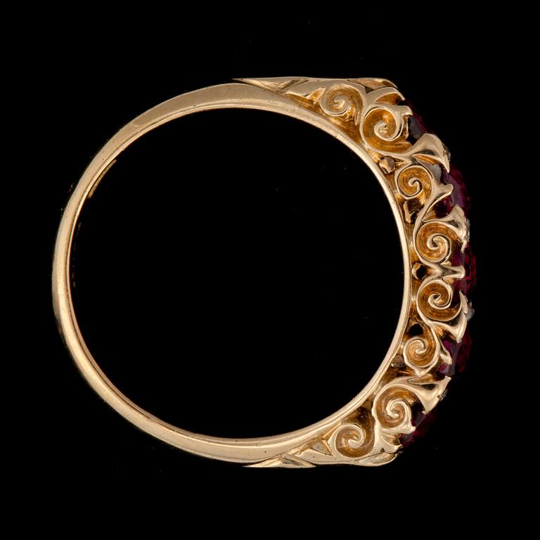 RING med rubiner, totalt ca 2.00 ct.