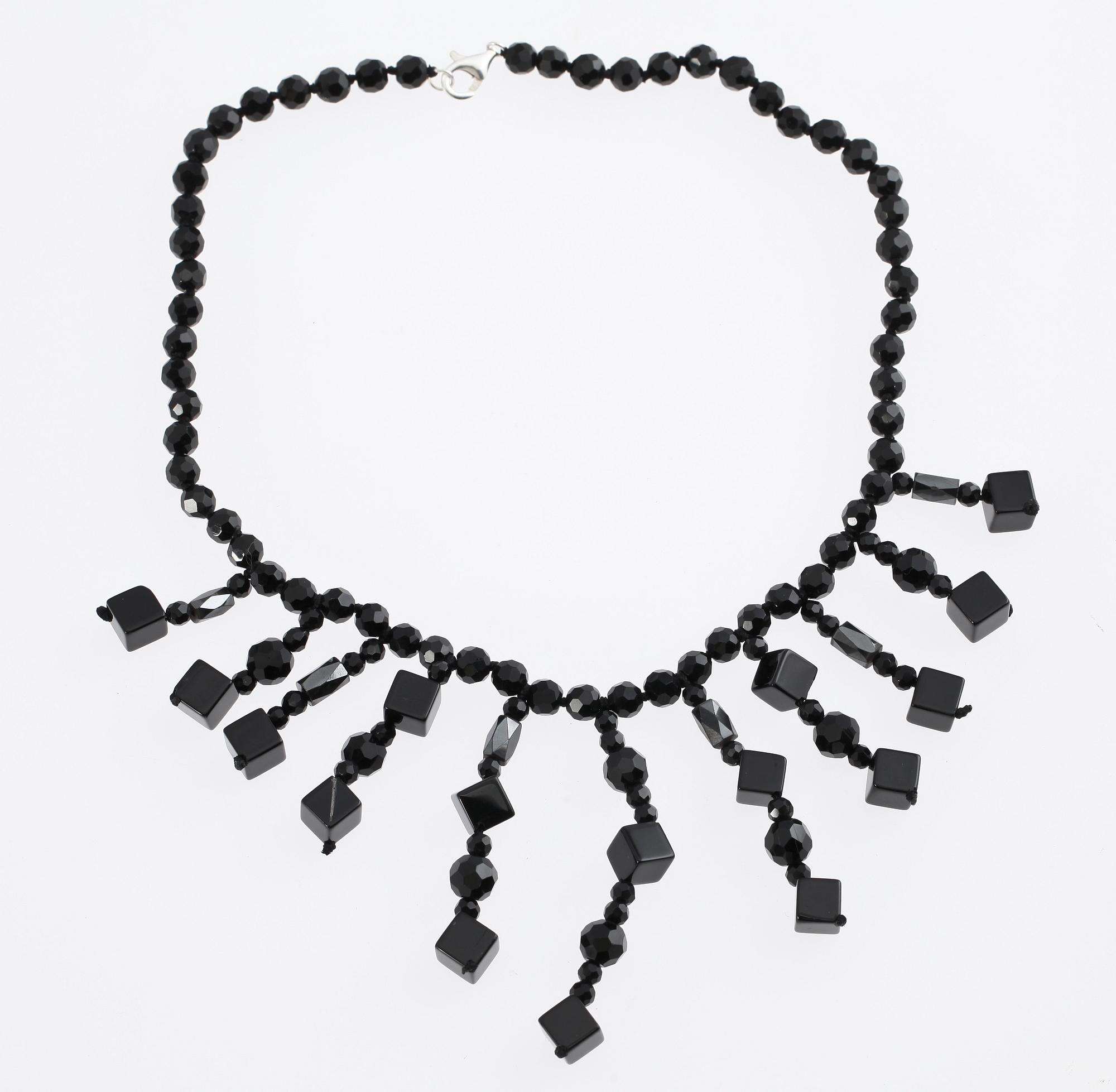 COLLIER, onyx med silverlås.
