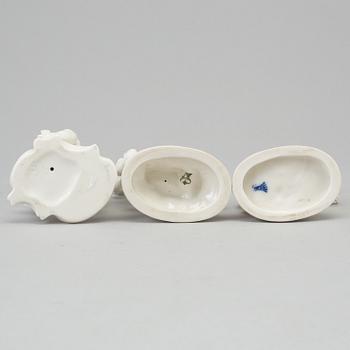 A set of three porcelain figurines, among others Rudolstadt, around 1900.