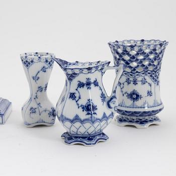 Royal Copenhagen, an eight-piece 'Musselmalet' porcelain suite, Denmark, 20th Century.