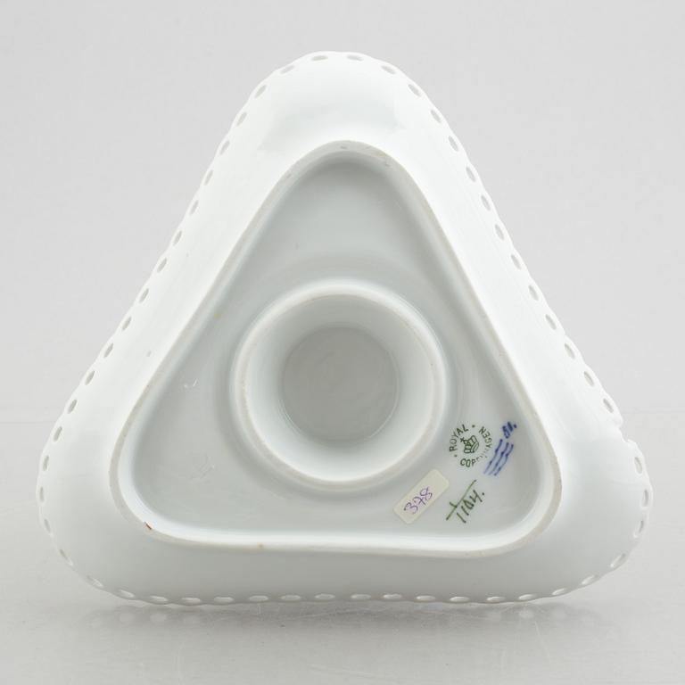 Two dishes and a sauce bowl, porcelain, "Blue fluted" / "Musselmalet", Royal Copenhagen, part 19th century.